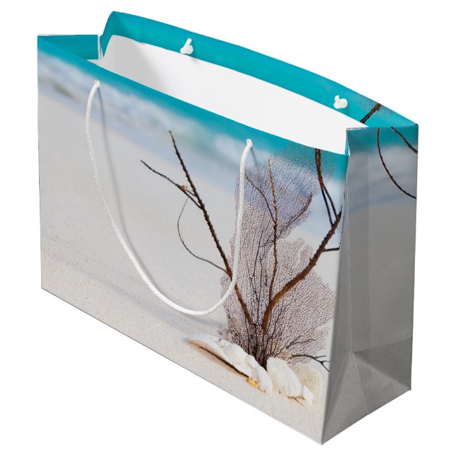 Foto von Muscheln am Sandstrand Große Geschenktüte (Rückseite Schrägansicht)