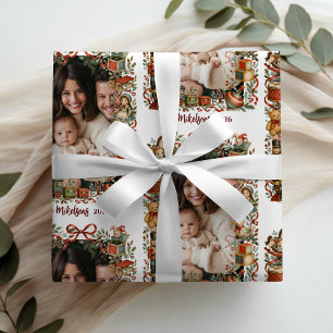 Foto von wunderlichen Weihnachtsfiguren aus einem Geschenkpapier