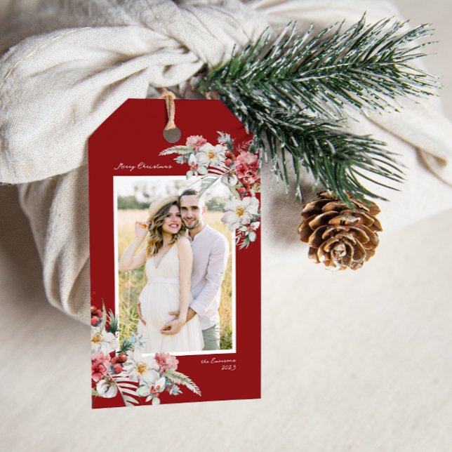 Foto Weihnachtsfeiertag Geschenkanhänger (Holiday Red Photo Merry Christmas Gift Tag With Message Watercolor Berries Floral Boho Chic)
