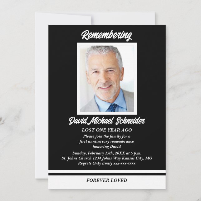 Foto zum Todestag auf Schwarz und Weiß Einladung (Vorderseite)