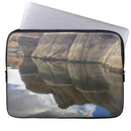 Foto zur Wasserspiegelung Watson Lake Stricks Laptopschutzhülle