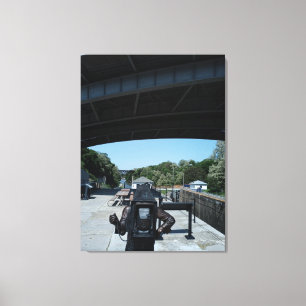 Fotografenstatue mit Erie Canal im Hintergrund Leinwanddruck