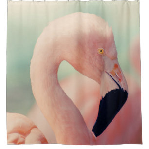 Fotografie mit schwachem Fokus von rosa Flamingo Duschvorhang