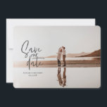 Fotografisches geometrisches Hochzeitsfest-Foto Save The Date<br><div class="desc">Fotografisch floralen geometrischen Hochzeitsfest Foto Save the Date. In Purpur,  Rosa,  Braun und Grün. Moderne nehmen rustikale Hochzeit mit Schrift-Handschrift.</div>