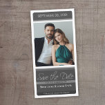 Fotokarte: Save the Date<br><div class="desc">Anpassen mit vertikalem Foto.</div>