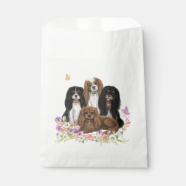 Four Cavalier King Charles Spaniels in Blume Geschenktütchen