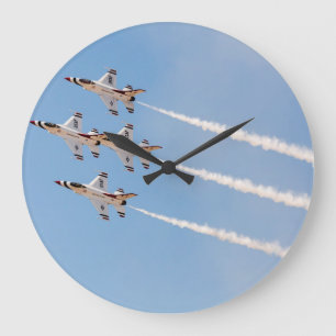 Four F-16 Thunderbirds fly in close formation Große Wanduhr