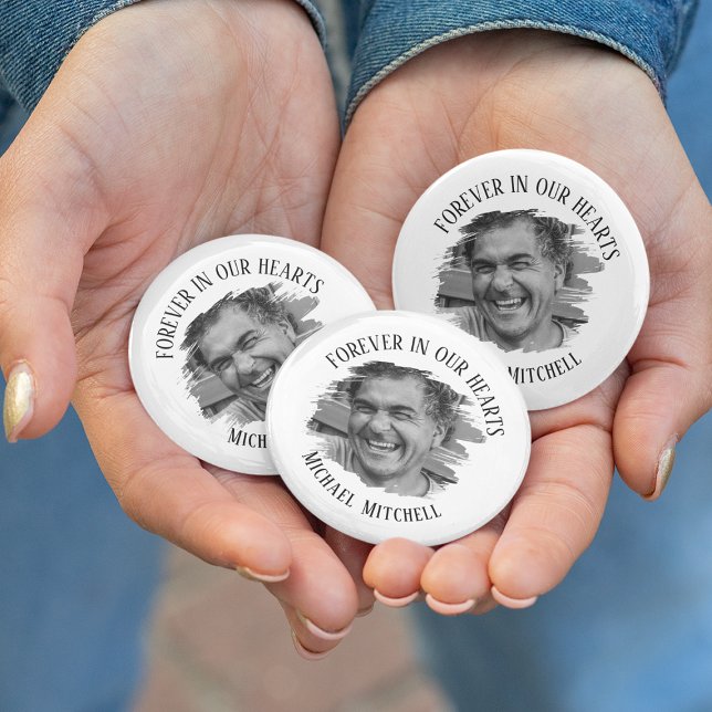 Fover in unseren Herzen gebürstetes Foto Beerdigun Button (Von Creator hochgeladen)
