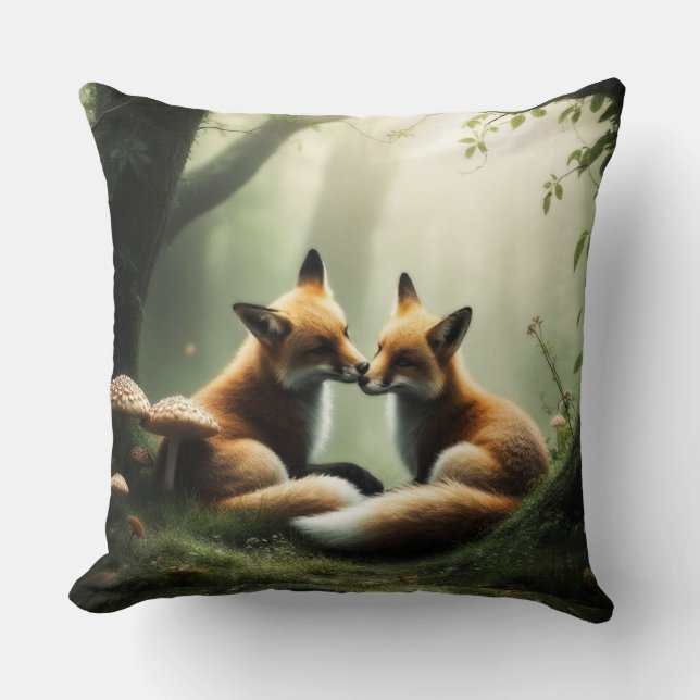 Fox Cuddle in Misty Forest Kissen (Vorderseite)