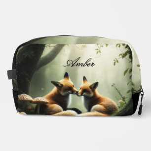 Fox Cuddle in Misty Forest Personalisiert Waschbeutel