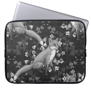 Fox, Glockenblumen und Efeu, einfarbig, silberne W Laptopschutzhülle