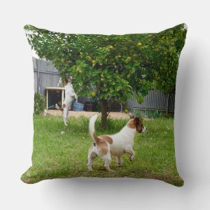 Fox Terrier Jouer Temps Gros Coussin à lancer