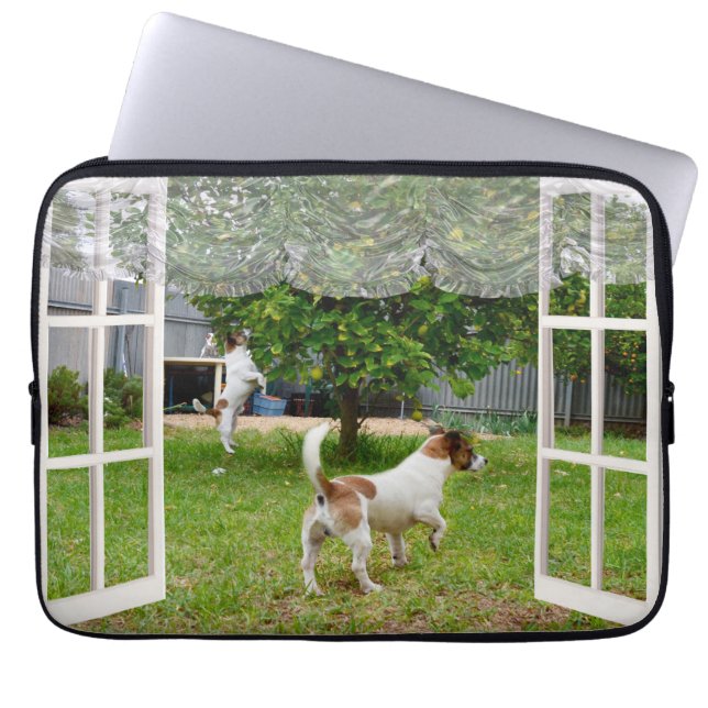 Fox Terriers spielen außerhalb meines Fensters, La Laptopschutzhülle (Vorderseite)