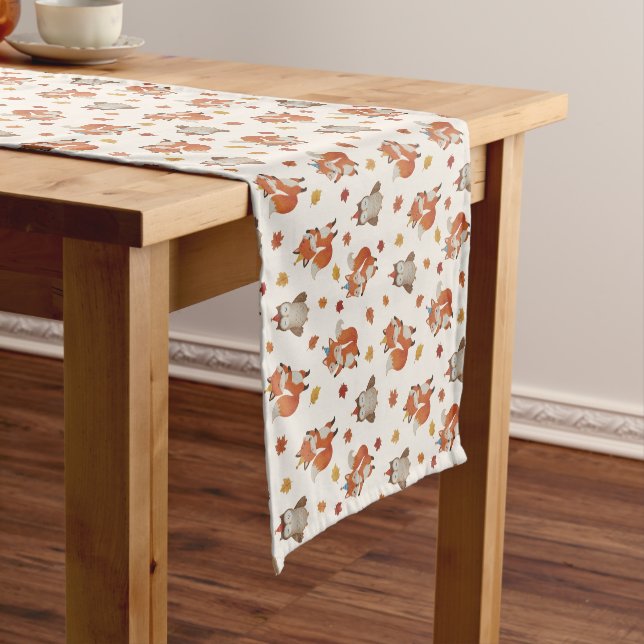 Foxes and Owl Woodland Fall Kids Birthday  Kurzer Tischläufer (Beispiel)