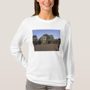 Fracht, die vorbereitet wird T-Shirt