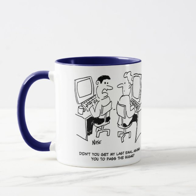 Frag für den Zucker per E-Mail. Computerbenutzer Tasse (Links)