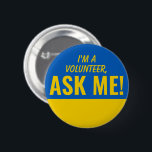 Frag Me Yellow Blue Ukraine Volunteer Abzeichen Pi Button<br><div class="desc">Frag mir Personalisiert Yellow Blue Ukraine Flag Volunteer Abzeichen Pinback-Taste mit kühnen und ekckierenden Typografie-Text als ein lächelndes Emoji aussehen. Lächeln,  helfen,  Volunteer,  Freiwillige Geschenke,  niedlich,  lebendig,  kühl,  hell,  kindisch,  Kinder,  helfen einander,  frag um Hilfe</div>