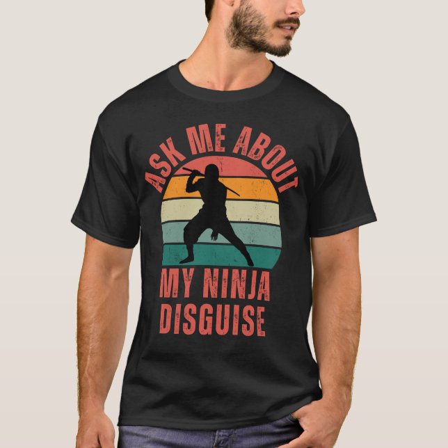 Frag mir über meine Ninja-Verkleidung T-Shirt (Vorderseite)