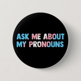 Frag mir über meine Pronomen LGBTQ Transgender Button