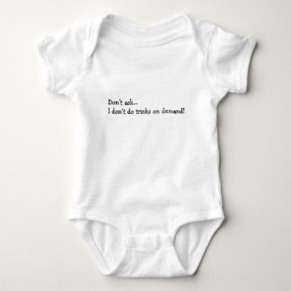 Fragen Sie nicht… Ich tue nicht Tricks Bedarfs-! Baby Strampler