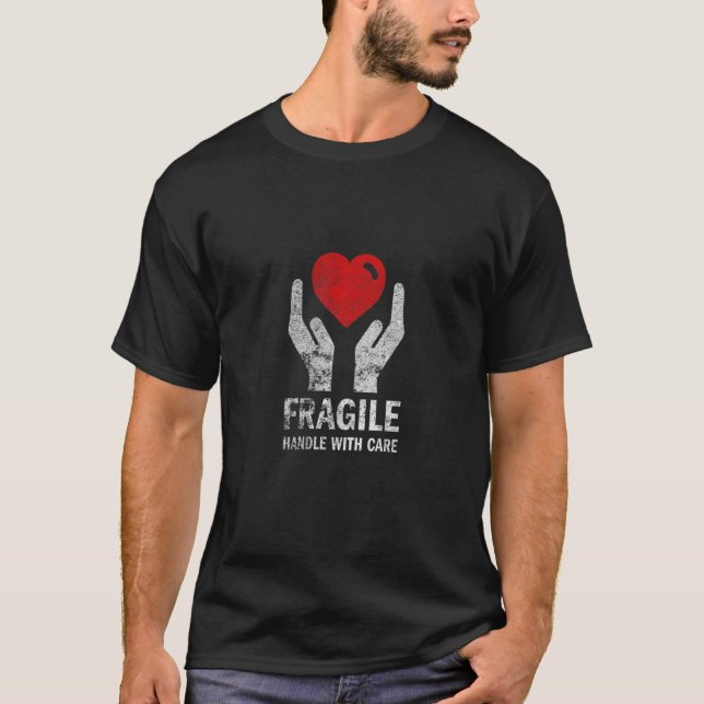 Fragile Handle With Care Love heart T-Shirt (Vorderseite)