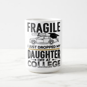 Fragile Uni Drop-Off-Design mit Auto Illustrat Kaffeetasse