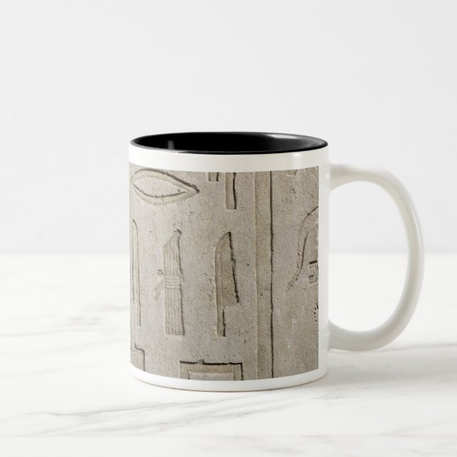 Fragment einer hieroglyphischen Aufschrift Zweifarbige Tasse (Rechts)