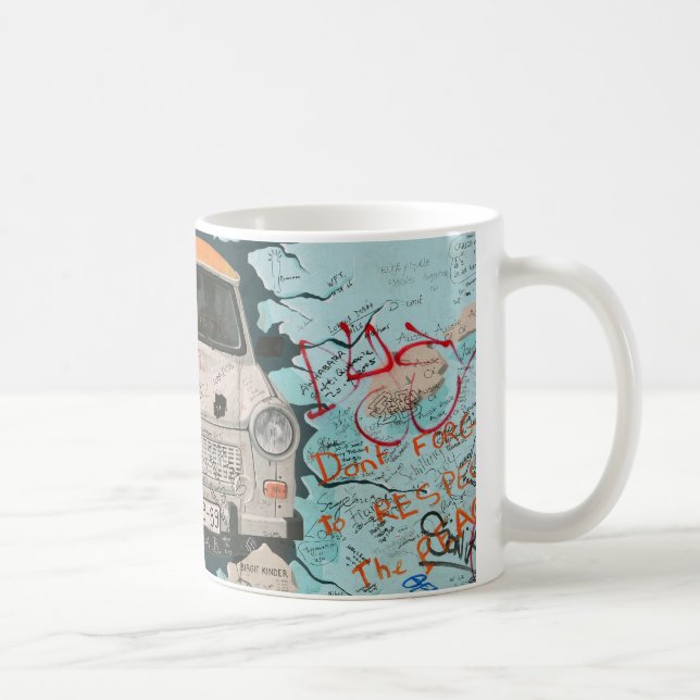 Fragment von Berliner Mauer Kaffeetasse (Rechts)
