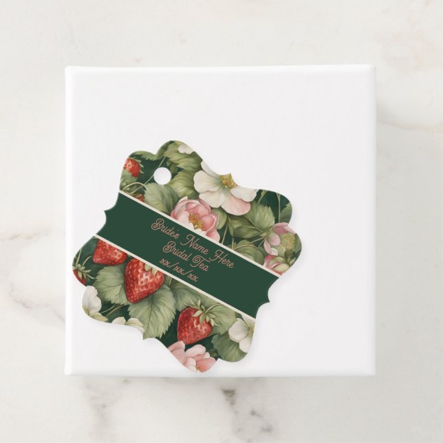 Fraise et fleurs : étiquette cadeau de tasse de th (En situation)