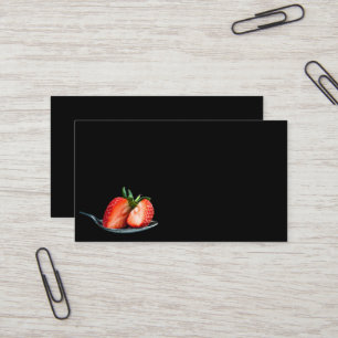 Fraises délicieuses sur un carte de visite de