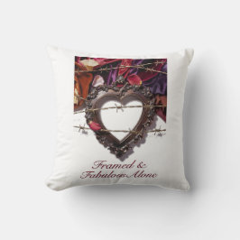 Framed & Fabulous Alone T-Shirt Kissen