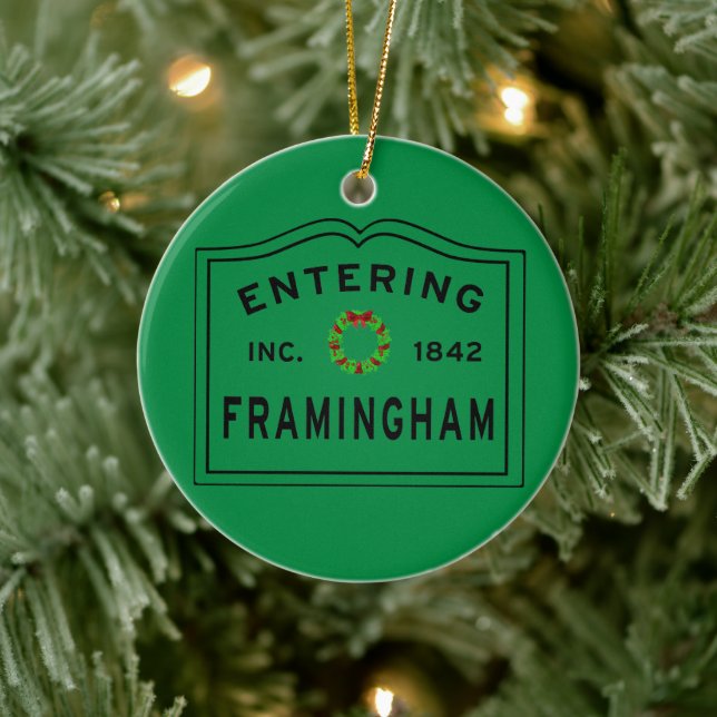 Framingham, MA Holiday Wreath Keramik Ornament (Baum)