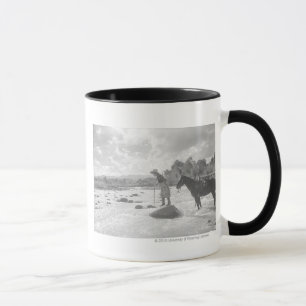 Frances Phelps Belden beim Fliegenfischen im Fluss Tasse