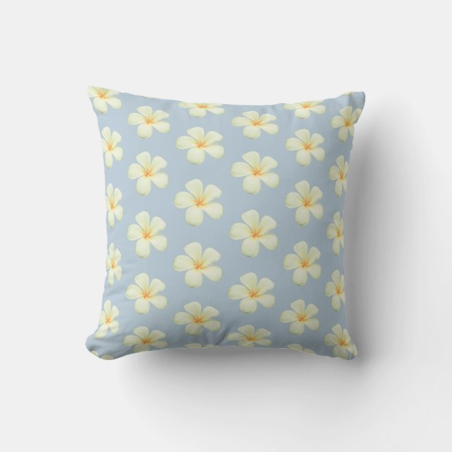 Frangipani Plumeria Blume auf Wondrous Blue Kissen (Vorderseite)