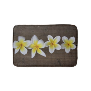 Frangipanis Plumeria auf Rustikalem Holz Badematte