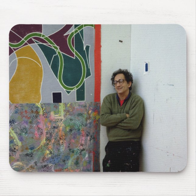 Frank Stella neben einem von seinem arbeitet Mousepad (Vorne)