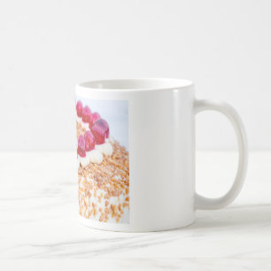 Frankfurter Kronenkuchen mit Kirschen aus rustikal Kaffeetasse