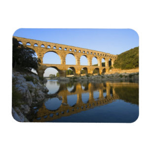 Frankreich, Avignon. Die römische Wasserleitung Po Magnet