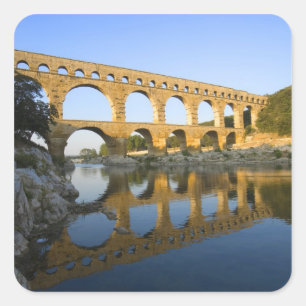 Frankreich, Avignon. Die römische Wasserleitung Po Quadratischer Aufkleber