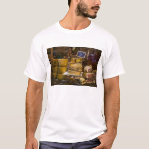 Frankreich, Korsika. Einheimische Käse und Wurstwa T-Shirt