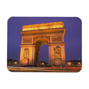 Frankreich, Paris, Arc de Triomphe bei Dämmerung. Magnet