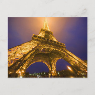 Frankreich, Paris. Blick von unten auf den Eiffelt Postkarte