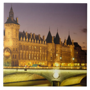 Frankreich, Paris, Conciergerie und Seine bei Fliese