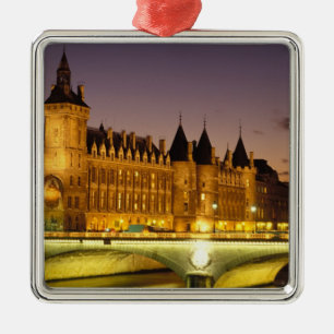 Frankreich, Paris, Conciergerie und Seine bei Ornament Aus Metall