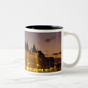 Frankreich, Paris, Conciergerie und Seine bei Zweifarbige Tasse