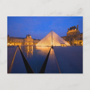 Frankreich, Paris. Das Louvre-Museum in der Dämmer Postkarte