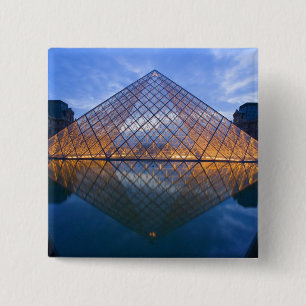 Frankreich, Paris. Der Louvre in der Dämmerung. Cr Button