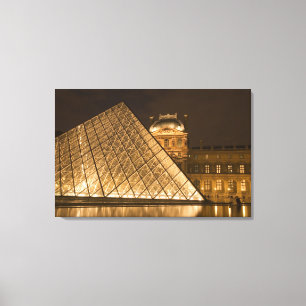 Frankreich, Paris. Der Louvre in der Dämmerung. Cr Leinwanddruck