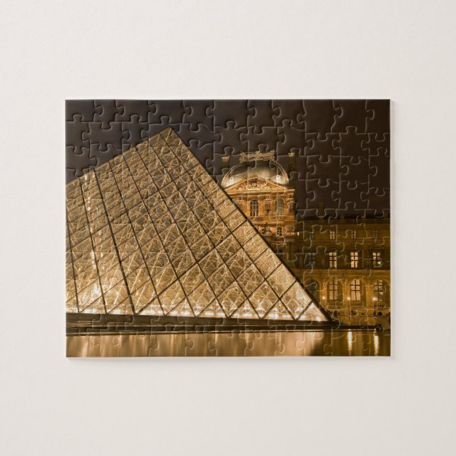 Frankreich, Paris. Der Louvre in der Dämmerung. Kr (Horizontal)
