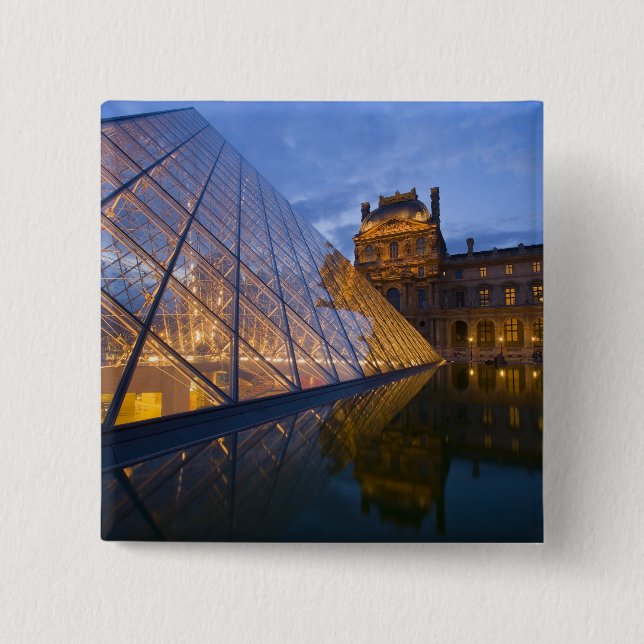 Frankreich, Paris. Der Louvre in der Dämmerung. Kr Button (Vorderseite)